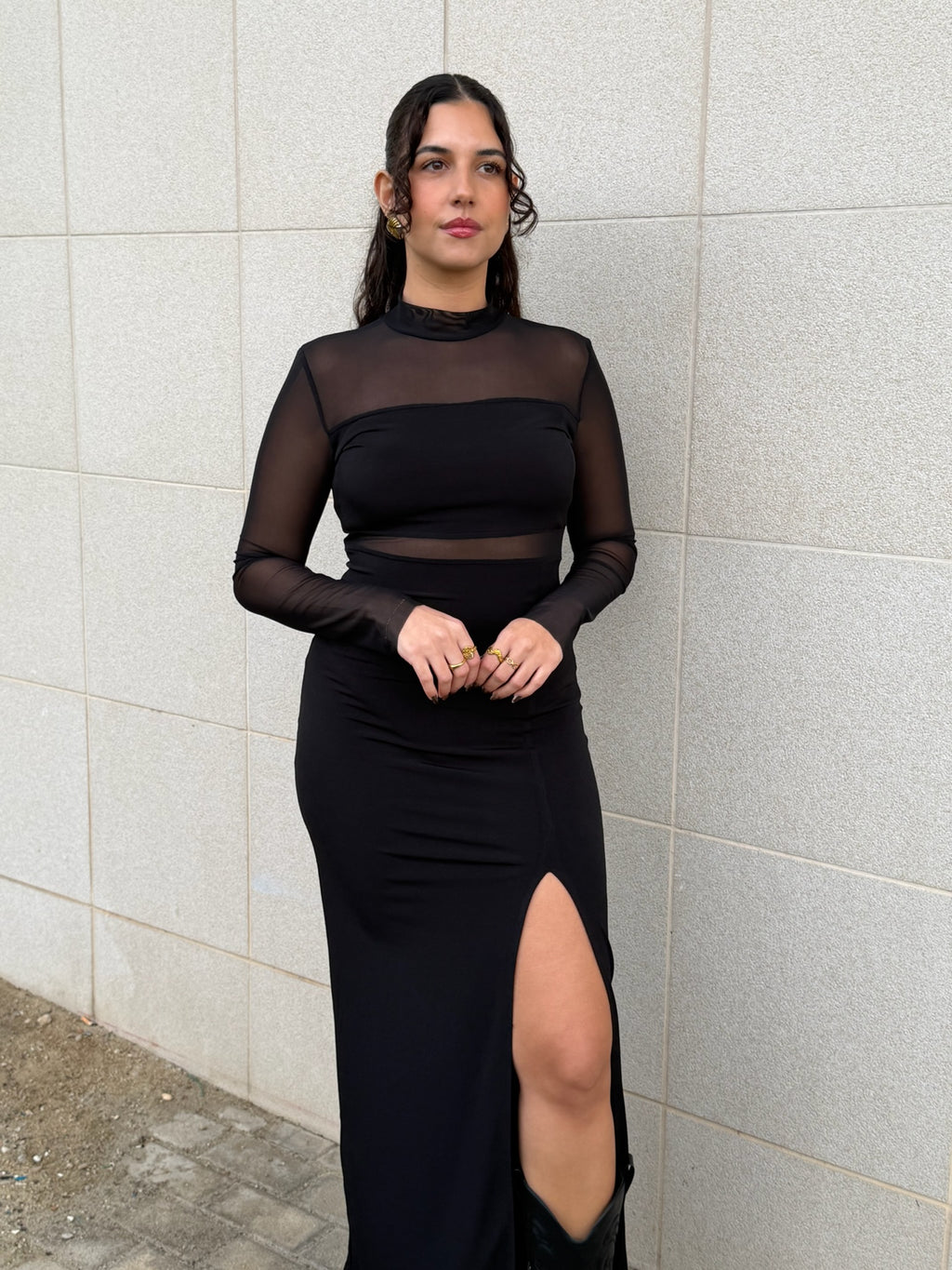 Vestido preto transparência mangas