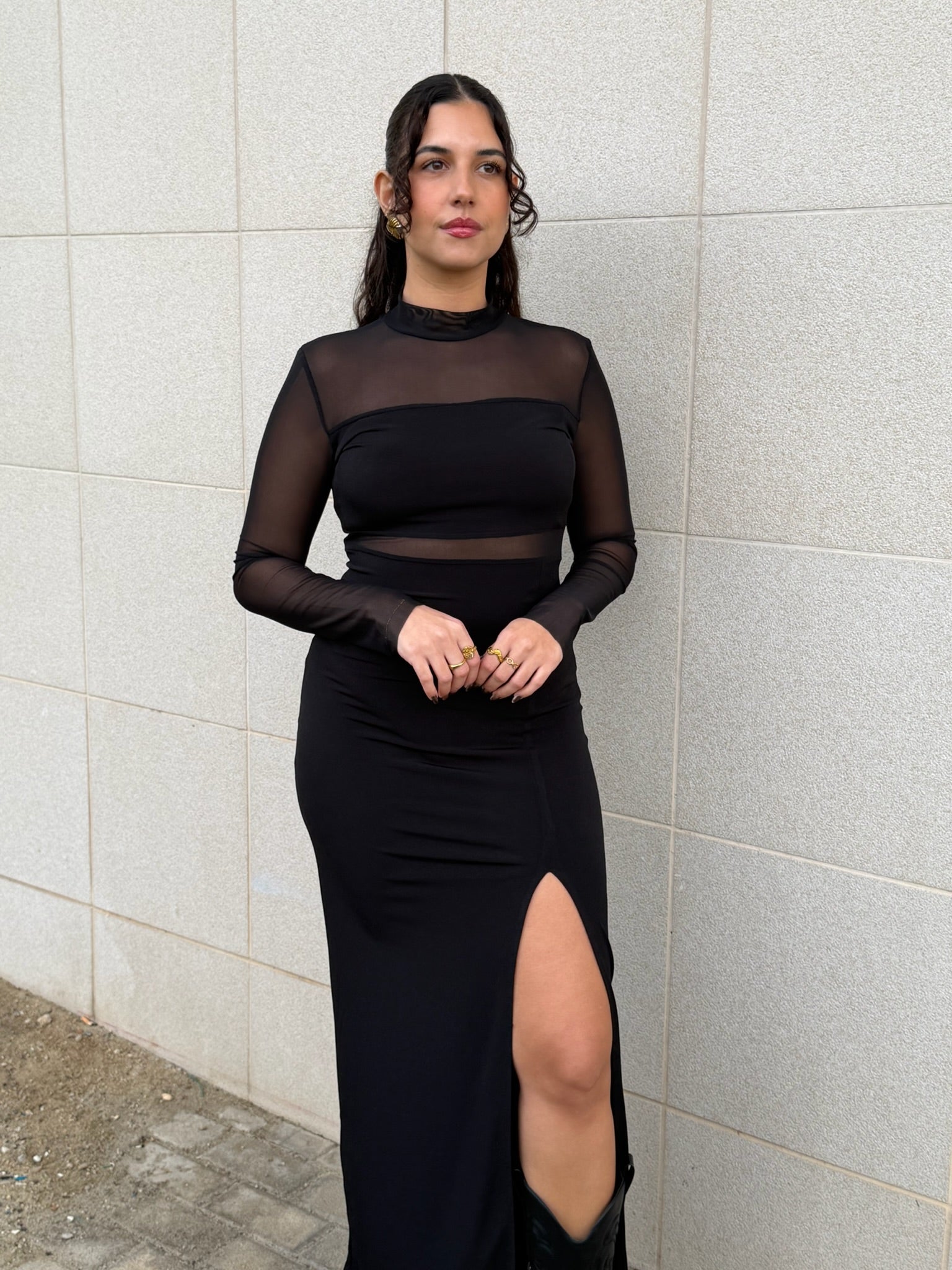 Vestido preto transparência mangas