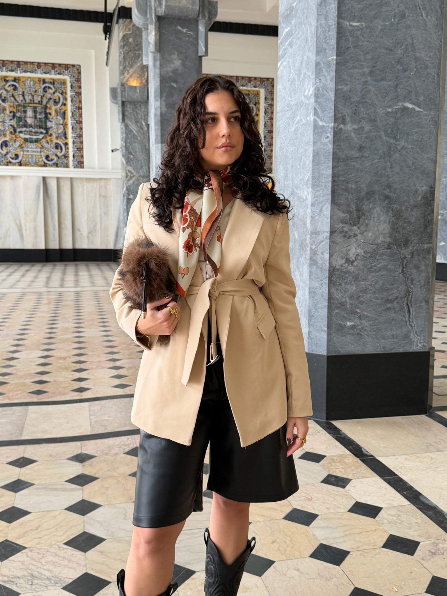 Blazer bege com cinto