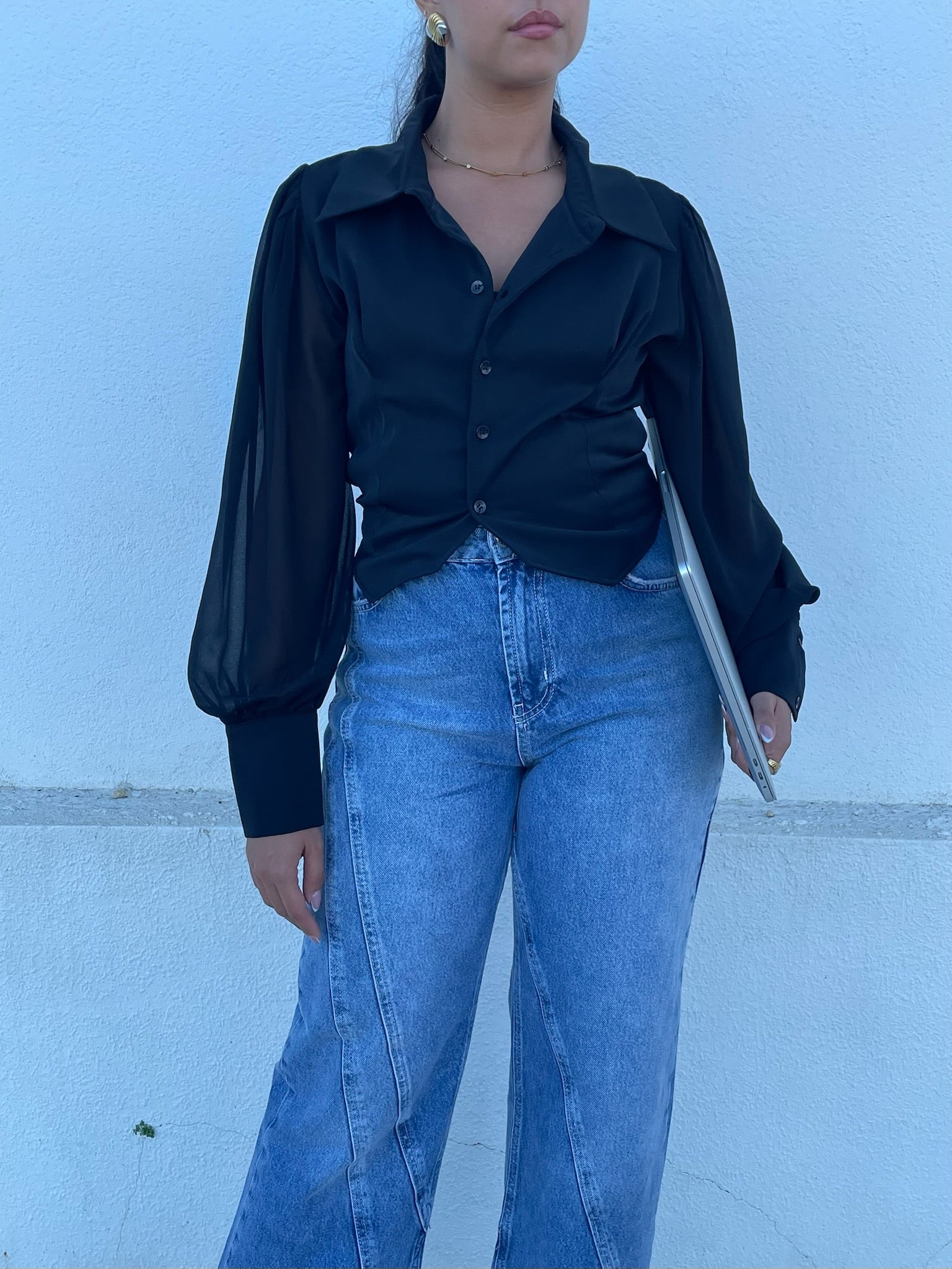 Camisa preta mangas transparentes
