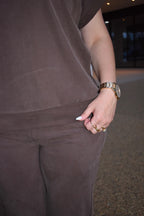 Conjunto castanho