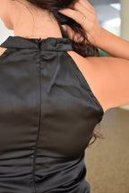 Top cetim preto com renda