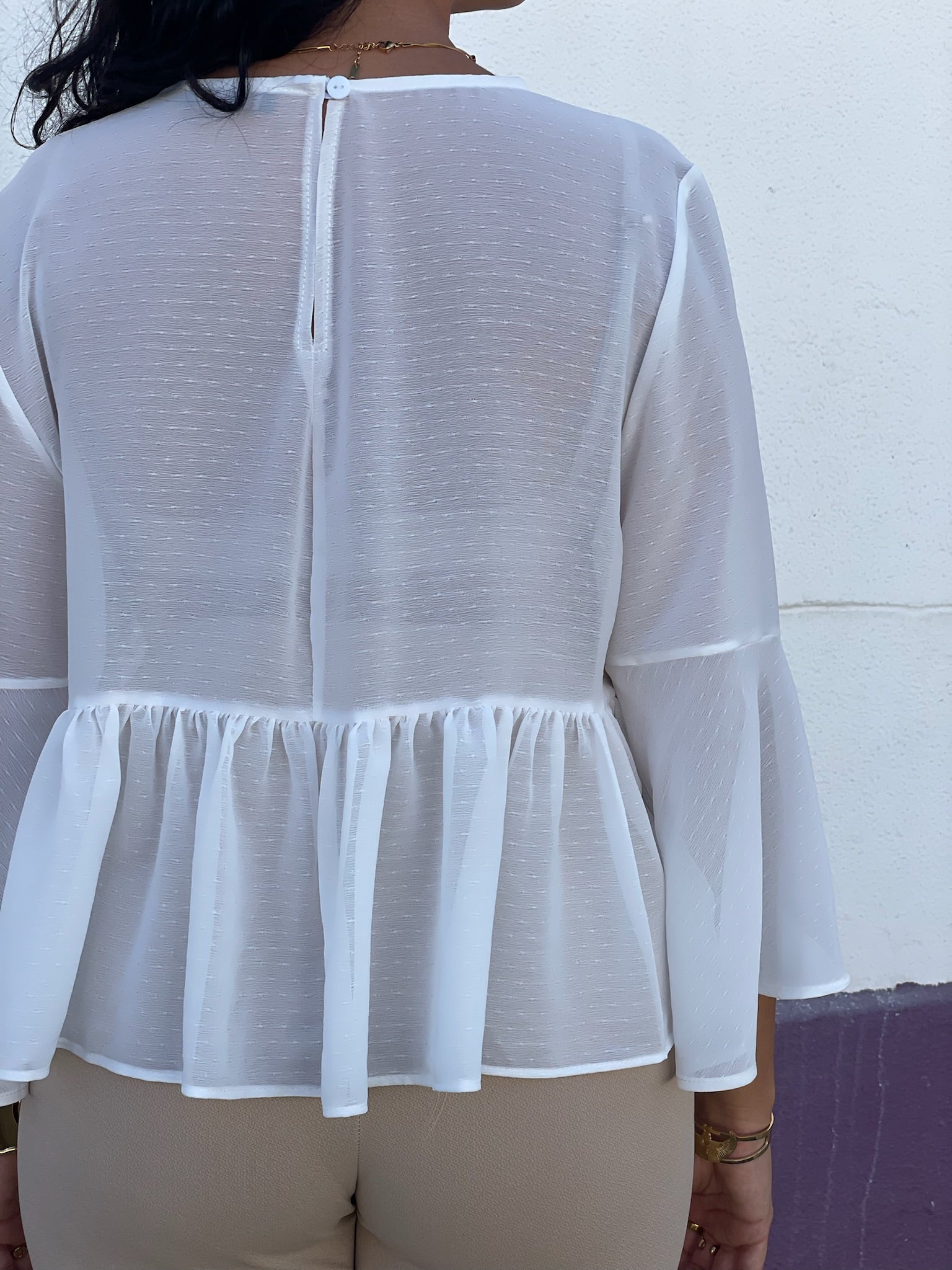 Blusa branca folhos