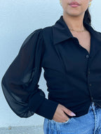 Camisa preta mangas transparentes
