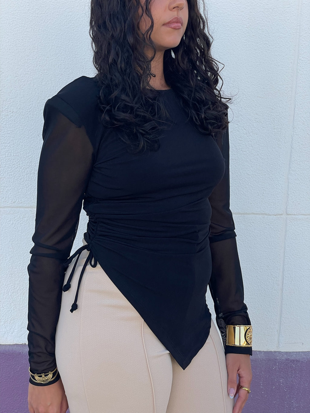 Blusa em bico mangas transparentes