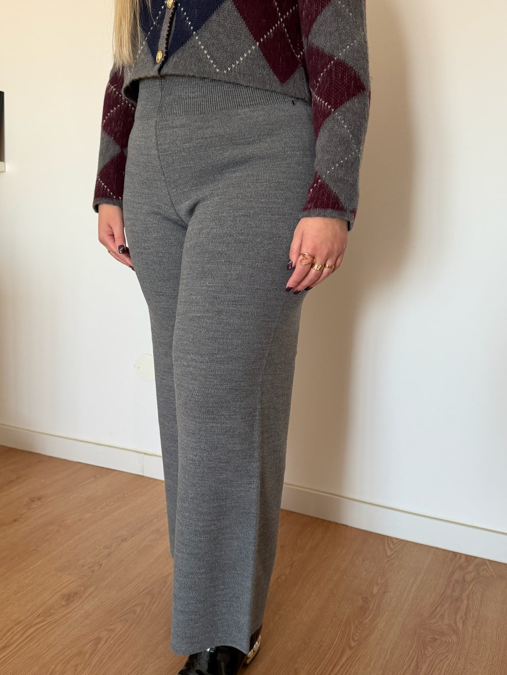 Calça pantalona de malha grossa