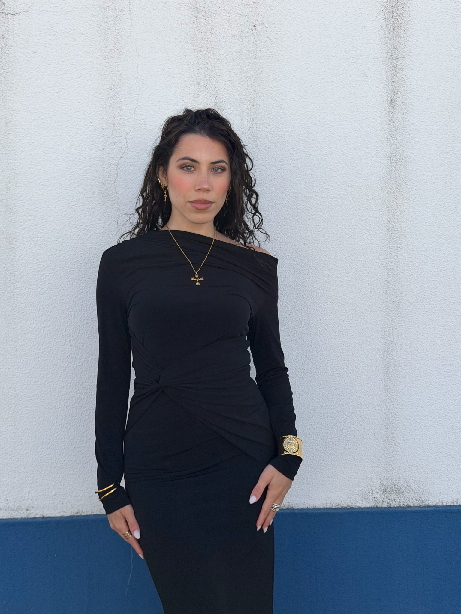 Vestido preto faixa cintura