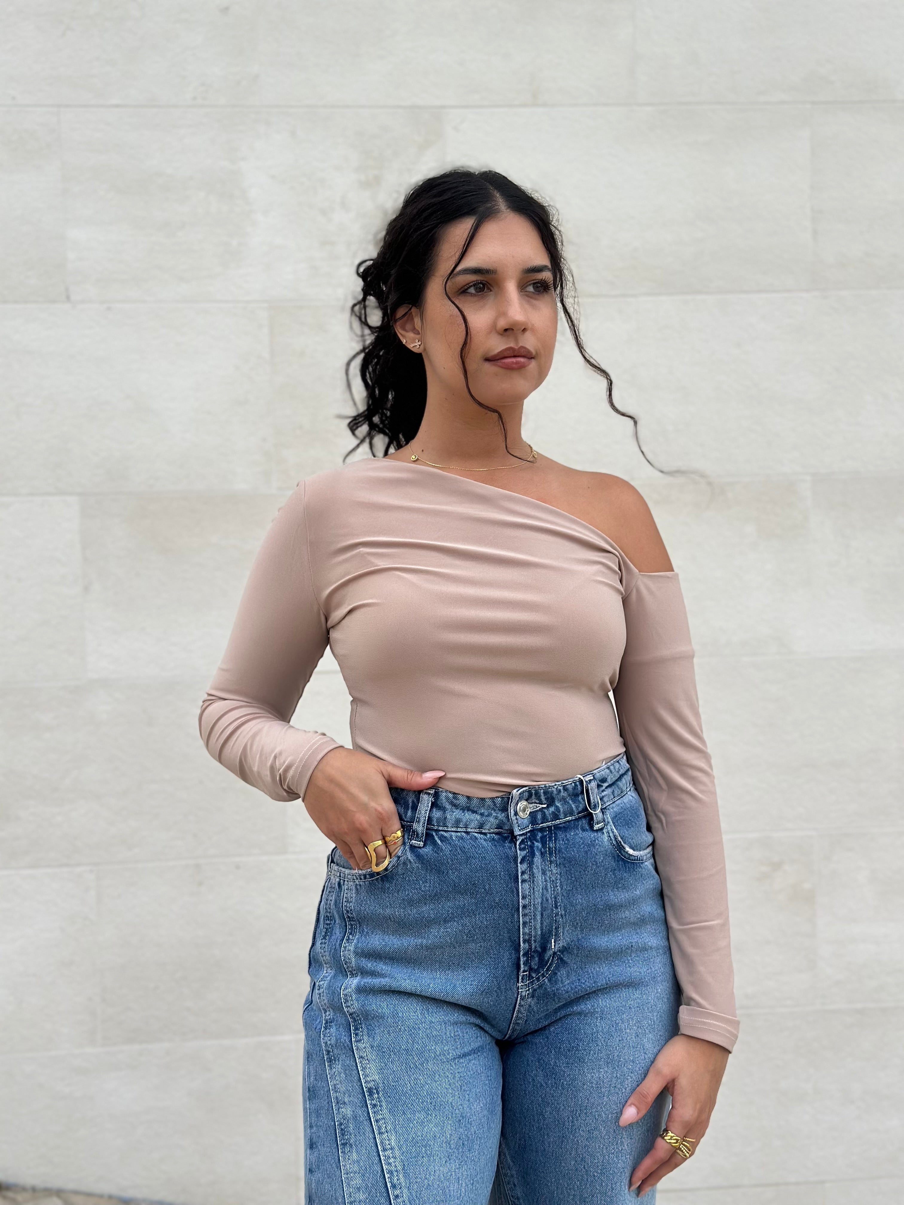 Blusa corte assimétrico