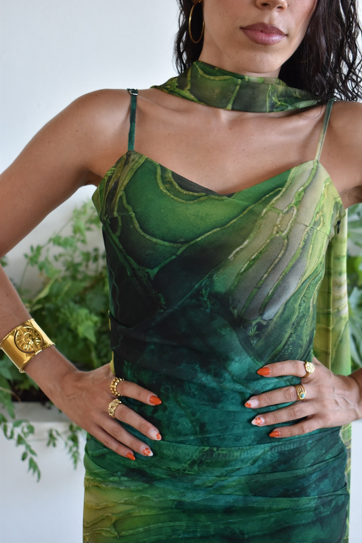 Vestido verde com lenço