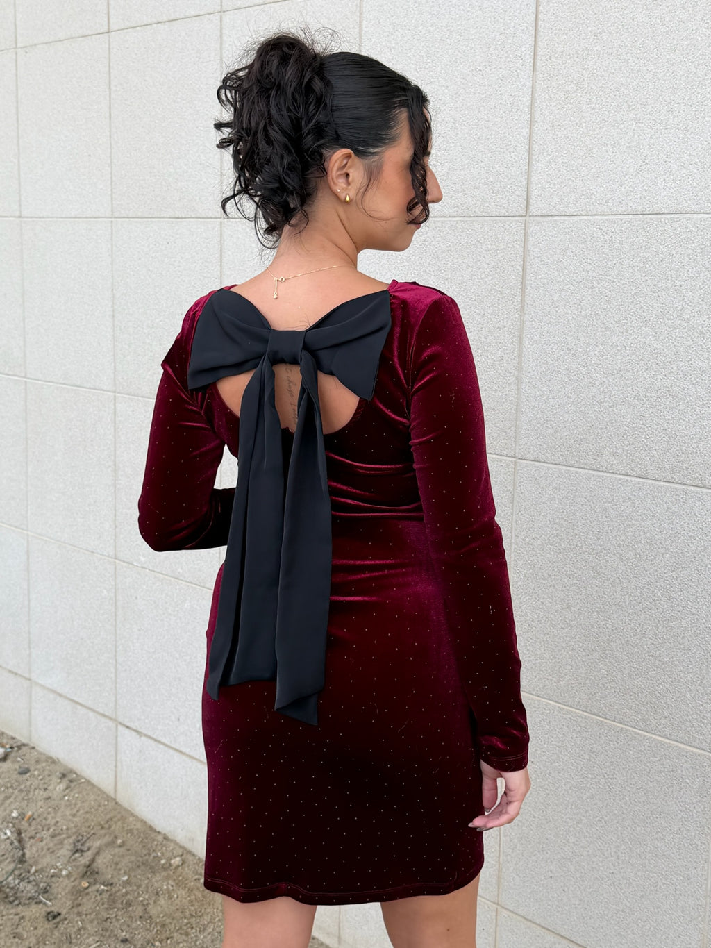 Vestido veludo bordô com laço