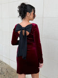 Vestido veludo bordô com laço