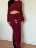 Conjunto blusa e saia com detalhe dourado