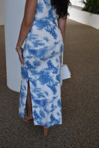 Vestido estampado azul e branco