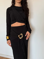 Conjunto blusa e saia com detalhe dourado