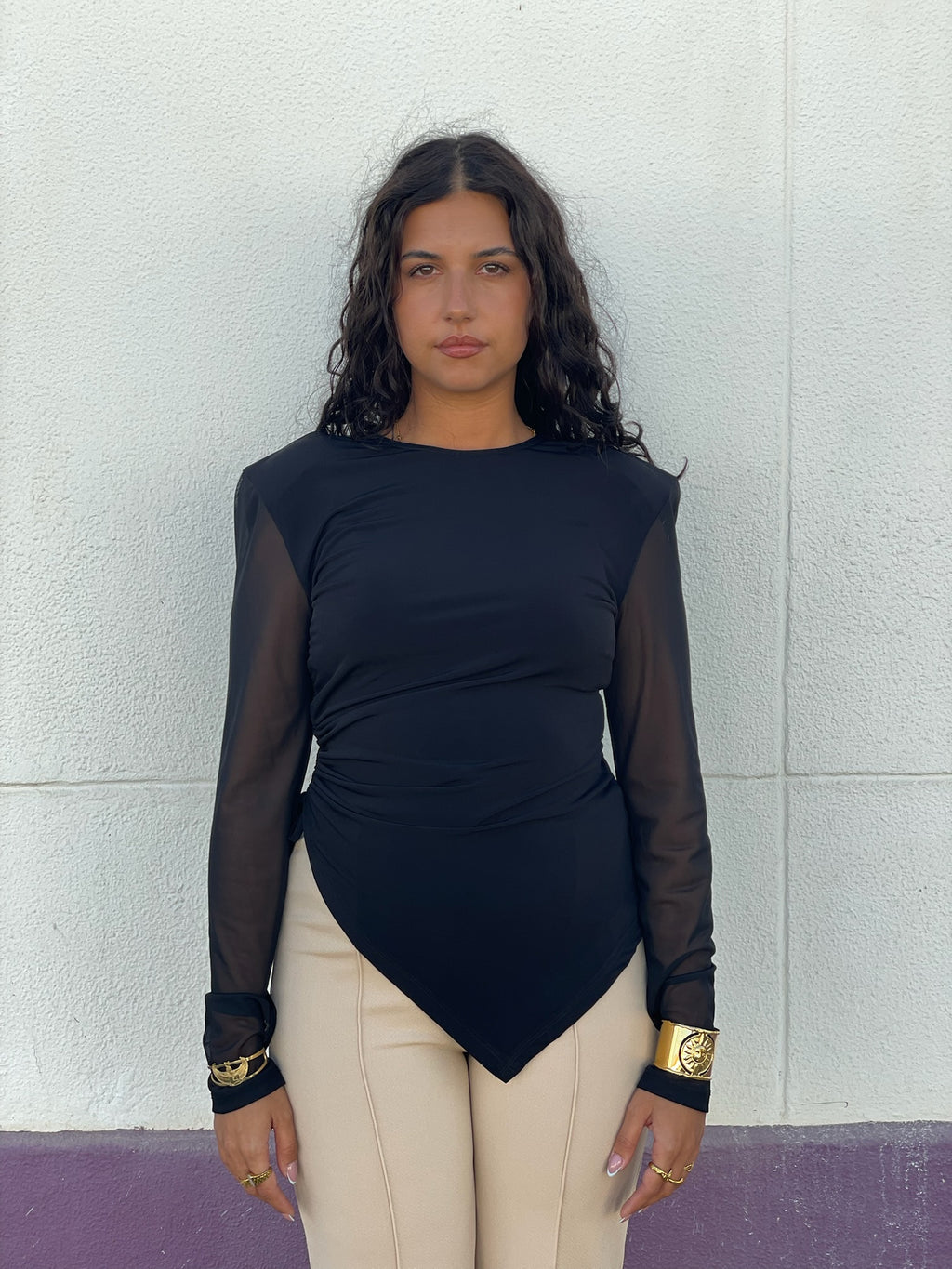 Blusa em bico mangas transparentes
