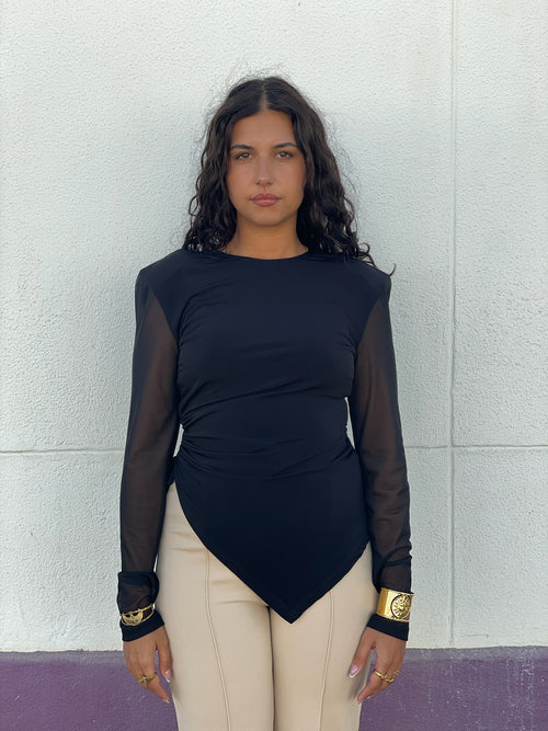 Blusa em bico mangas transparentes