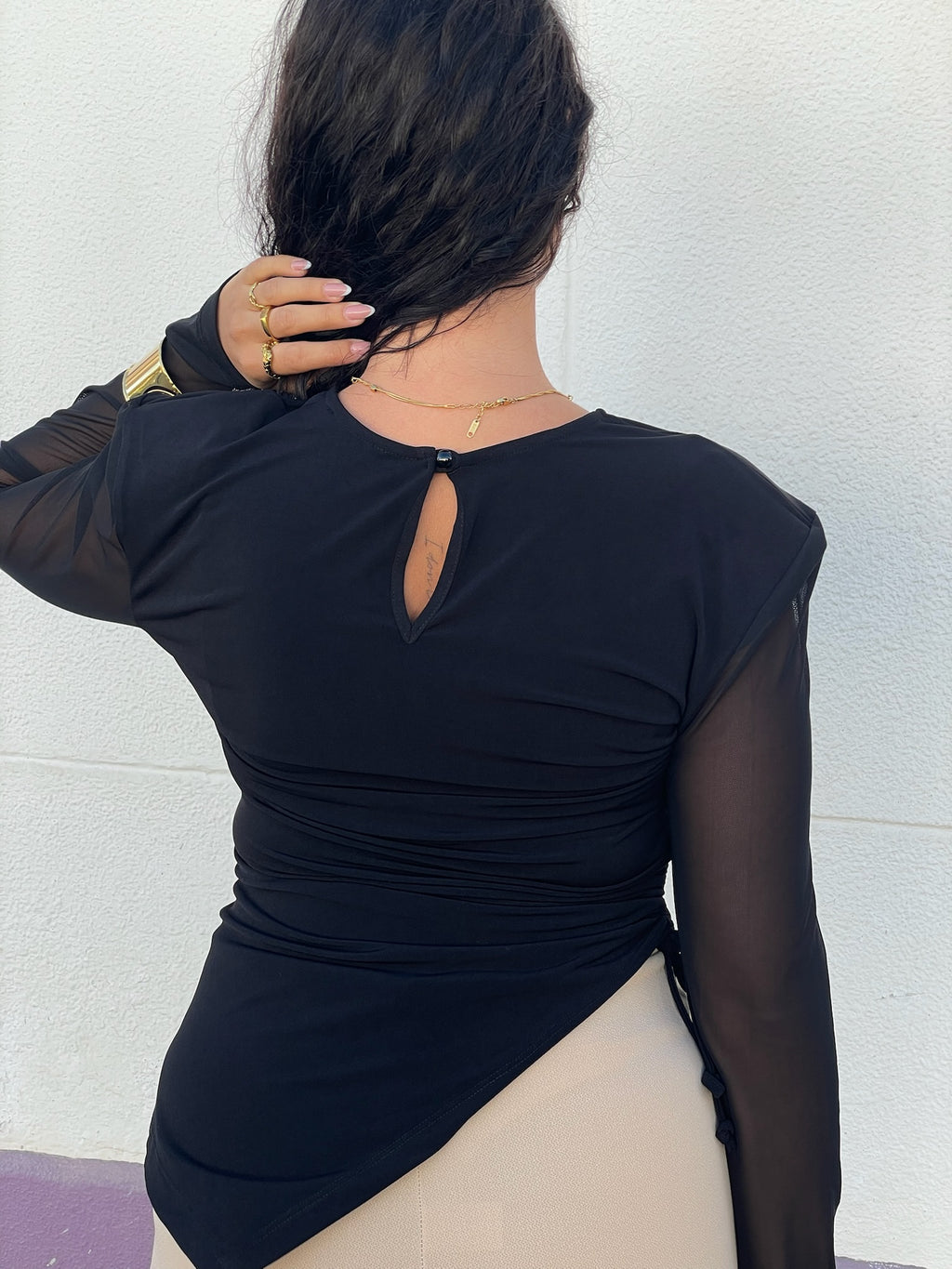 Blusa em bico mangas transparentes