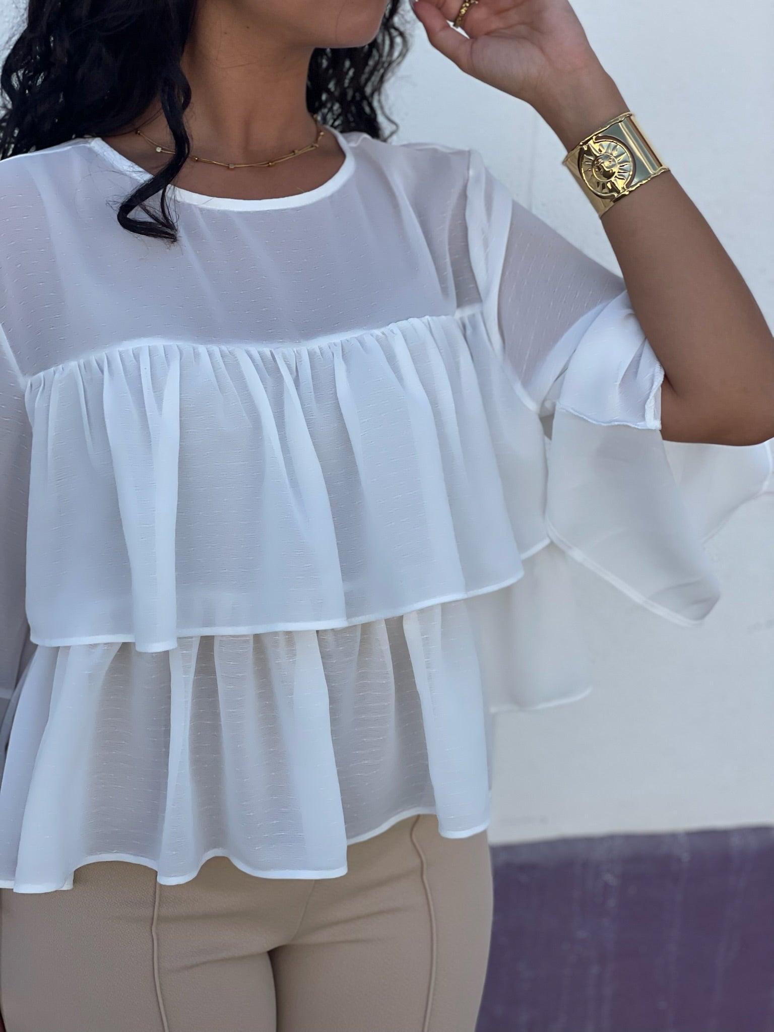 Blusa branca folhos