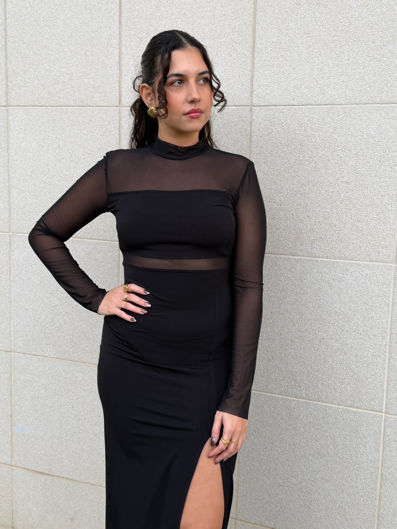 Vestido preto transparência mangas