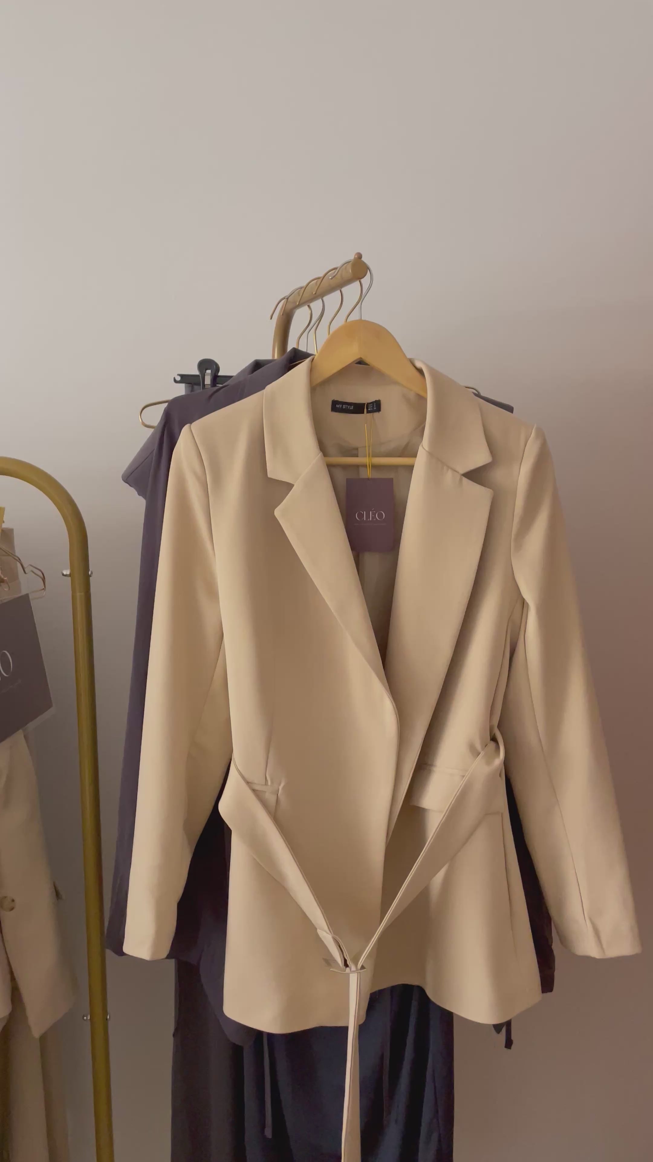 Blazer bege com cinto